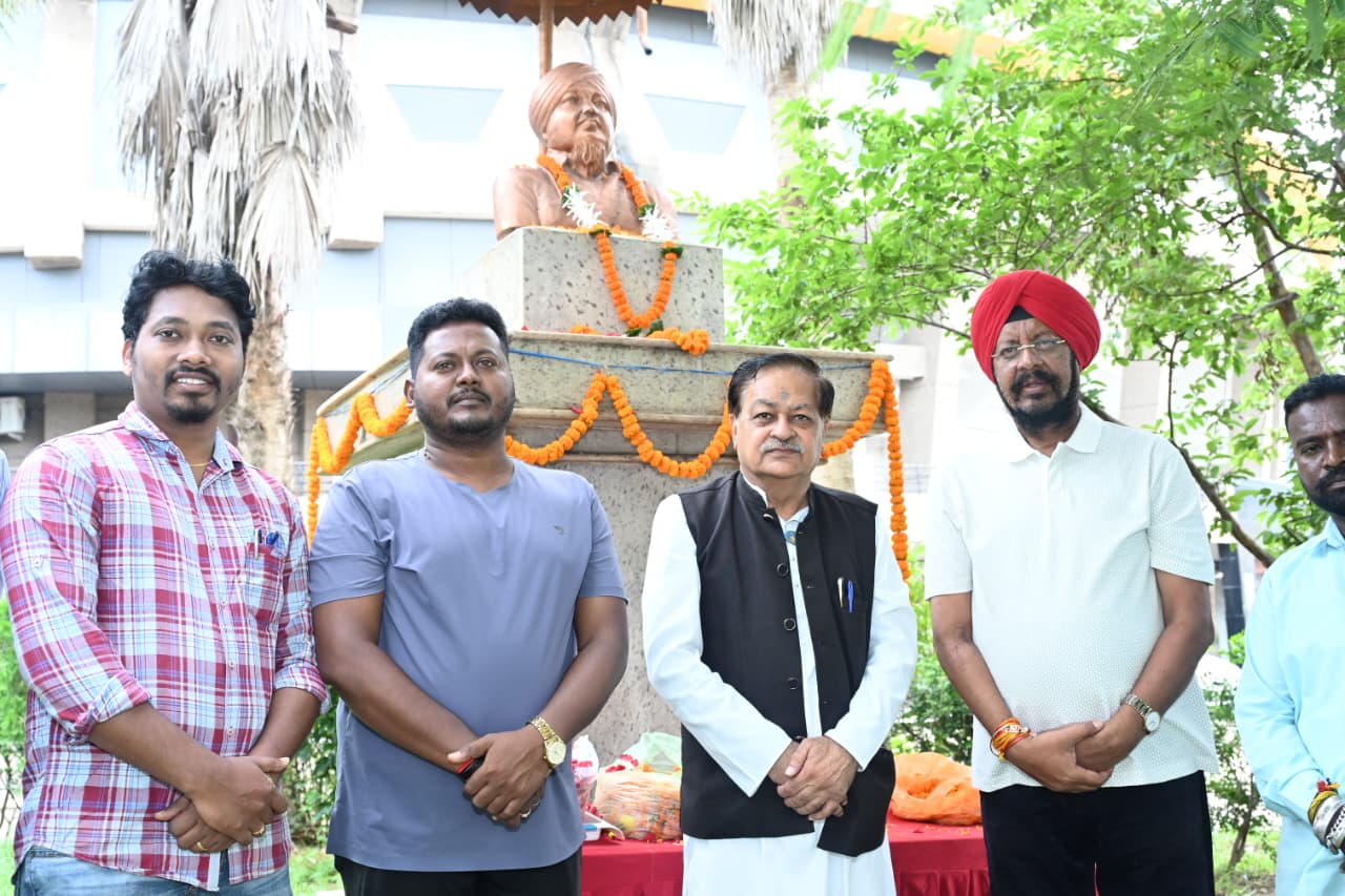 पूर्व महापौर स्वर्गीय बलबीर सिंह जुनेजा की 19वीं पुण्यतिथि पर सादर नमन पूर्व महापौर स्वर्गीय बलबीर सिंह जुनेजा की 19वीं पुण्यतिथि पर सादर नमन