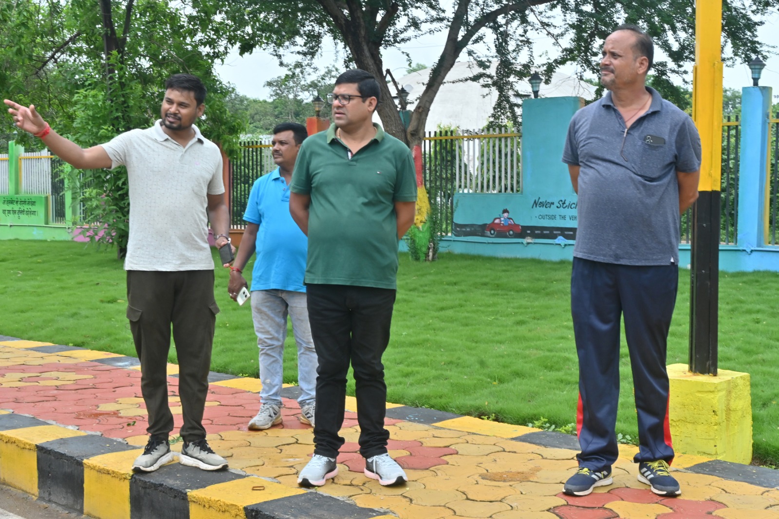 आयुक्त ने ई-लाईब्रेरी एवं ट्रैफिक पार्क का किया निरीक्षण आयुक्त ने ई-लाईब्रेरी एवं ट्रैफिक पार्क का किया निरीक्षण