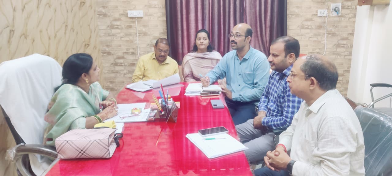 निगम स्वास्थ्य विभाग अध्यक्ष गायत्री सुनील चंद्राकर ने रामकी कंपनी की बैठक लेकर दिये निर्देश निगम स्वास्थ्य विभाग अध्यक्ष गायत्री सुनील चंद्राकर ने रामकी कंपनी की बैठक लेकर दिये निर्देश