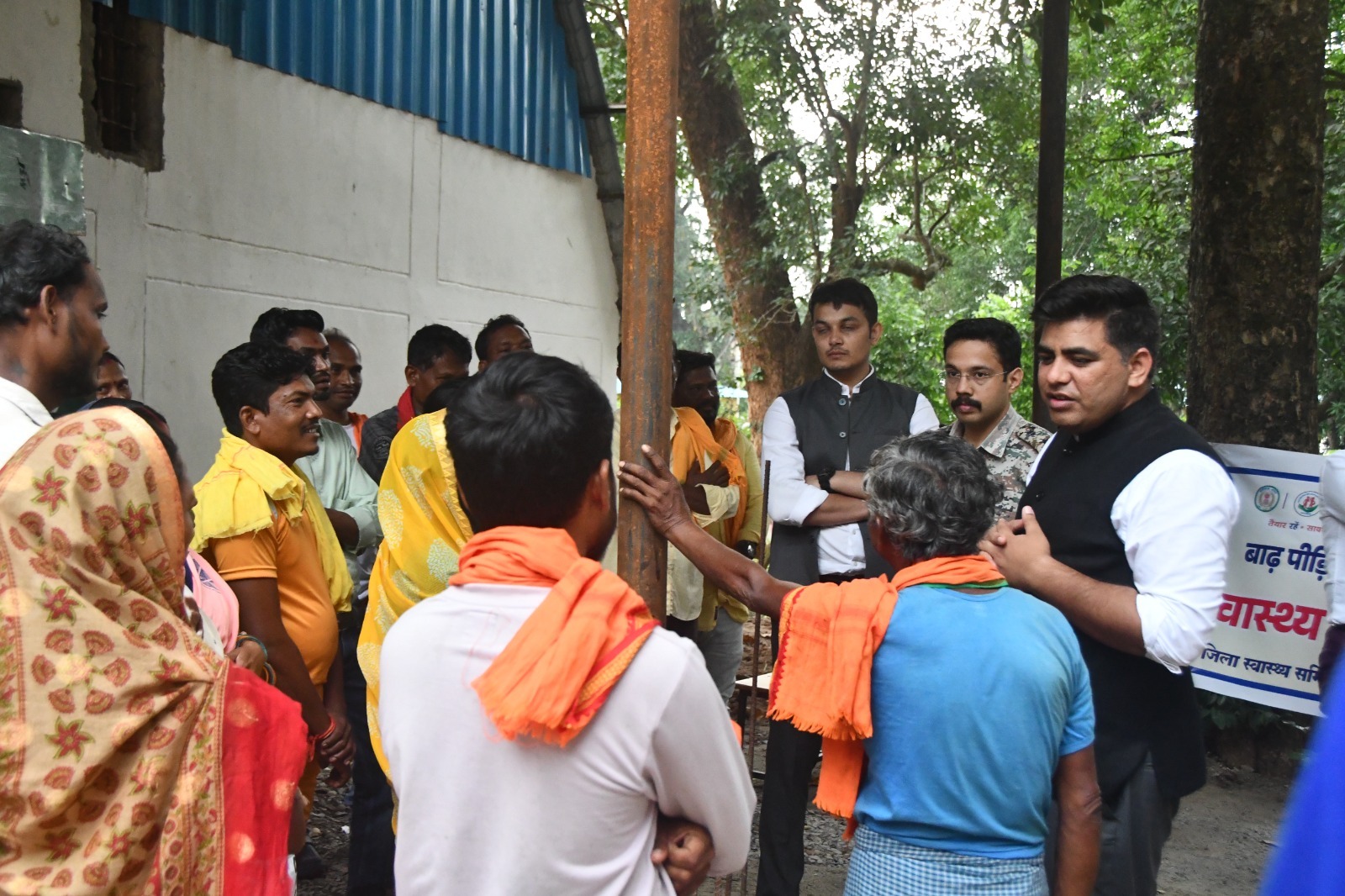 ग्राम बालपेट और भैरमबंद के अतिवर्षा प्रभावितों के राहत कैंपों का कलेक्टर ने फिर किया मुआयना ग्राम बालपेट और भैरमबंद के अतिवर्षा प्रभावितों के राहत कैंपों का कलेक्टर ने फिर किया मुआयना