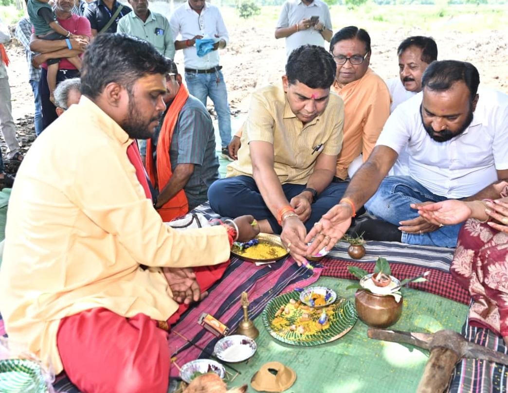 महिलाओं के सशक्तिकरण के लिए महतारी सदन निभाएगा महत्वपूर्ण भूमिका- मंत्री टंक राम वर्मा महिलाओं के सशक्तिकरण के लिए महतारी सदन निभाएगा महत्वपूर्ण भूमिका- मंत्री टंक राम वर्मा