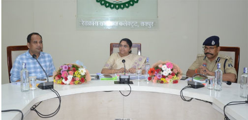 सचिव एवं सह आबकारी आयुक्त ने ली रायपुर जिले के आबकारी अधिकारियों की समीक्षा बैठक सचिव एवं सह आबकारी आयुक्त ने ली रायपुर जिले के आबकारी अधिकारियों की समीक्षा बैठक