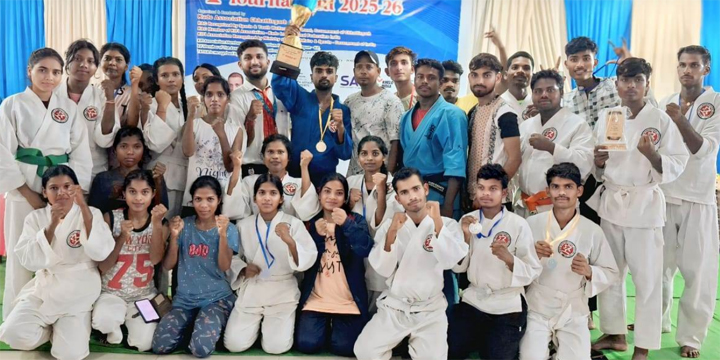 राज्य स्तरीय कूड़ो प्रतियोगिता में खिलाड़ियों को मिला स्वर्ण पदक राज्य स्तरीय कूड़ो प्रतियोगिता में खिलाड़ियों को मिला स्वर्ण पदक