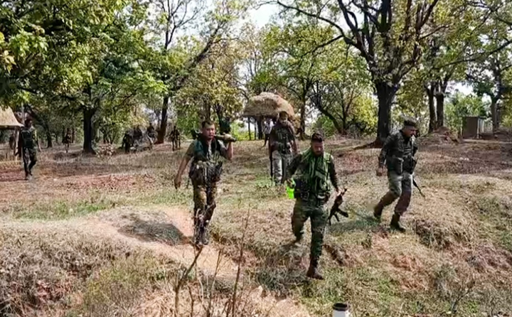 छत्तीसगढ़ में सुरक्षाबलों की बड़ी सफलता, तीन इनामी नक्सली ढेर, हथियार और विस्फोटक बरामद छत्तीसगढ़ में सुरक्षाबलों की बड़ी सफलता, तीन इनामी नक्सली ढेर, हथियार और विस्फोटक बरामद