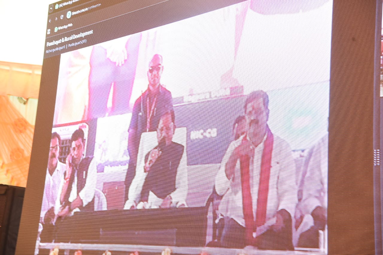 नवरात्रि पर मुख्यमंत्री विष्णु देव साय ने दुर्ग जिले को दी बड़ी सौगात, दो महतारी सदन भवन का किया वर्चुअल लोकार्पण नवरात्रि पर मुख्यमंत्री विष्णु देव साय ने दुर्ग जिले को दी बड़ी सौगात, दो महतारी सदन भवन का किया वर्चुअल लोकार्पण