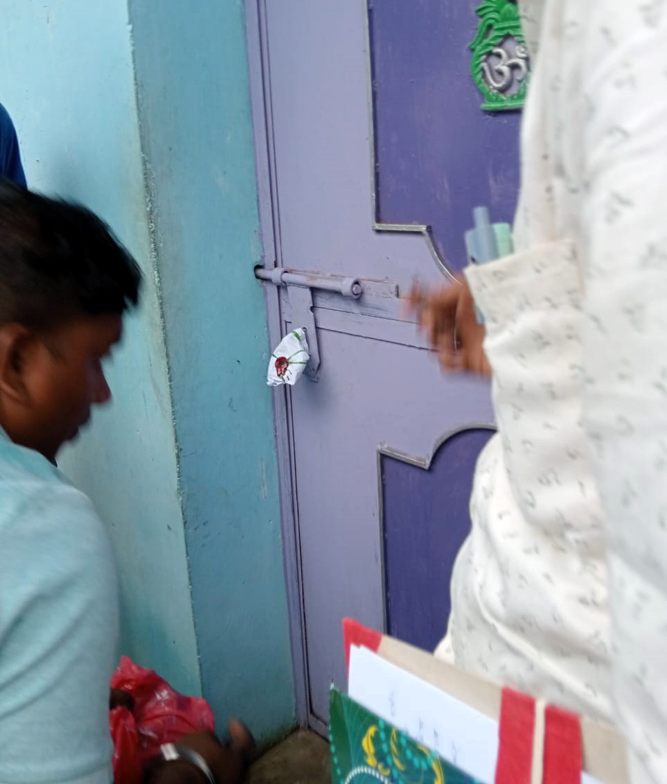 कांदुल में अवैध रूप से संचालित क्लिनिक को किया गया सील कांदुल में अवैध रूप से संचालित क्लिनिक को किया गया सील