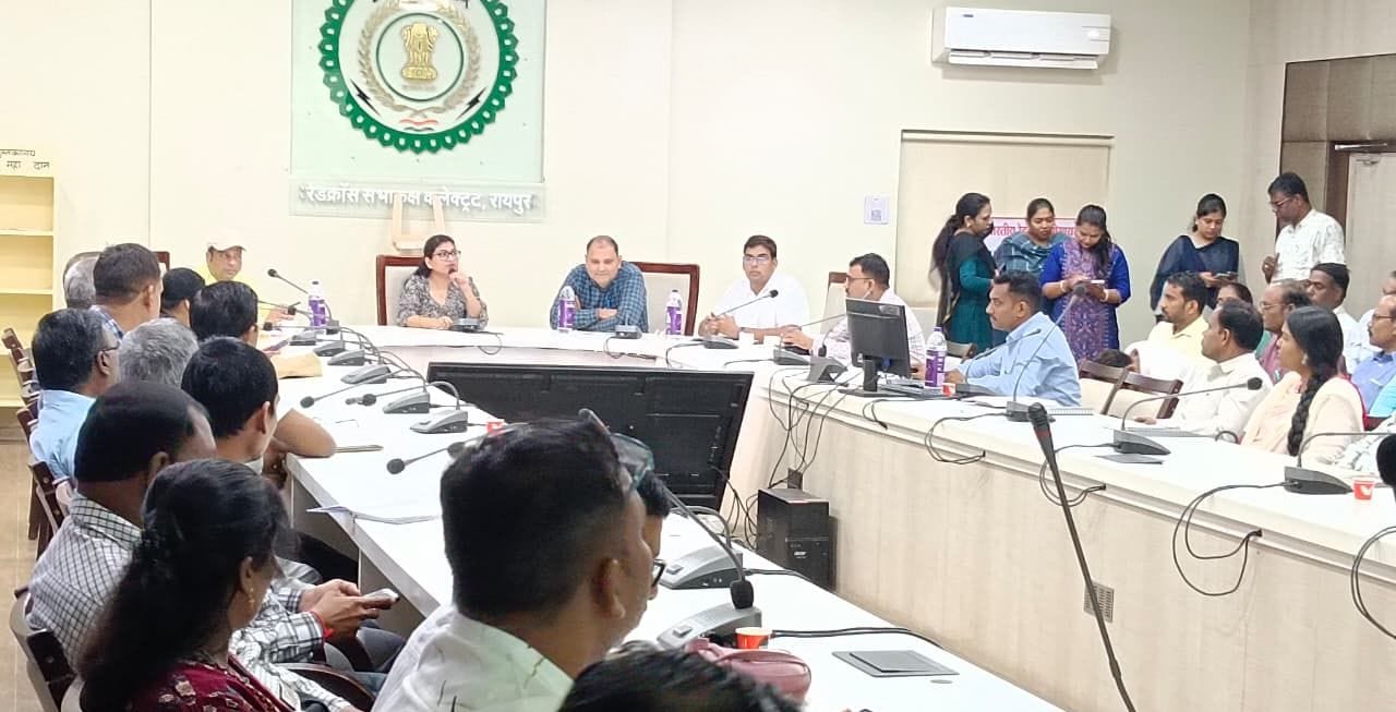 पटवारी, आरआई., ग्रामीण कृषि विस्तार अधिकारी और पंचायत सचिव करेंगे डिजिटल क्रॉप सर्वे एवं गिरदावरी का परीक्षण पटवारी, आरआई., ग्रामीण कृषि विस्तार अधिकारी और पंचायत सचिव करेंगे डिजिटल क्रॉप सर्वे एवं गिरदावरी का परीक्षण