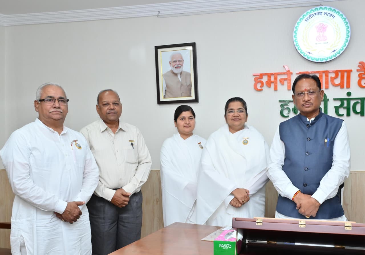 मुख्यमंत्री साय से प्रजापिता ब्रह्माकुमारी ईश्वरीय विश्वविद्यालय के प्रतिनिधि मण्डल की सौजन्य मुलाकात मुख्यमंत्री साय से प्रजापिता ब्रह्माकुमारी ईश्वरीय विश्वविद्यालय के प्रतिनिधि मण्डल की सौजन्य मुलाकात