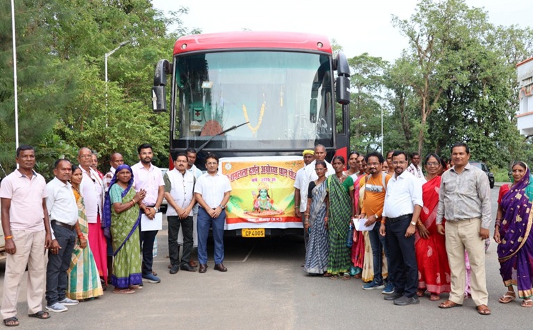 बीजापुर से तीर्थयात्रियों का जत्था अयोध्या के लिए रवाना बीजापुर से तीर्थयात्रियों का जत्था अयोध्या के लिए रवाना