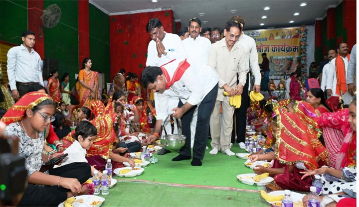 कवर्धा में कन्या पूजन कार्यक्रम : उपमुख्यमंत्री विजय शर्मा ने बेटियों के सम्मान और सशक्तिकरण का दिया संदेश कवर्धा में कन्या पूजन कार्यक्रम : उपमुख्यमंत्री विजय शर्मा ने बेटियों के सम्मान और सशक्तिकरण का दिया संदेश