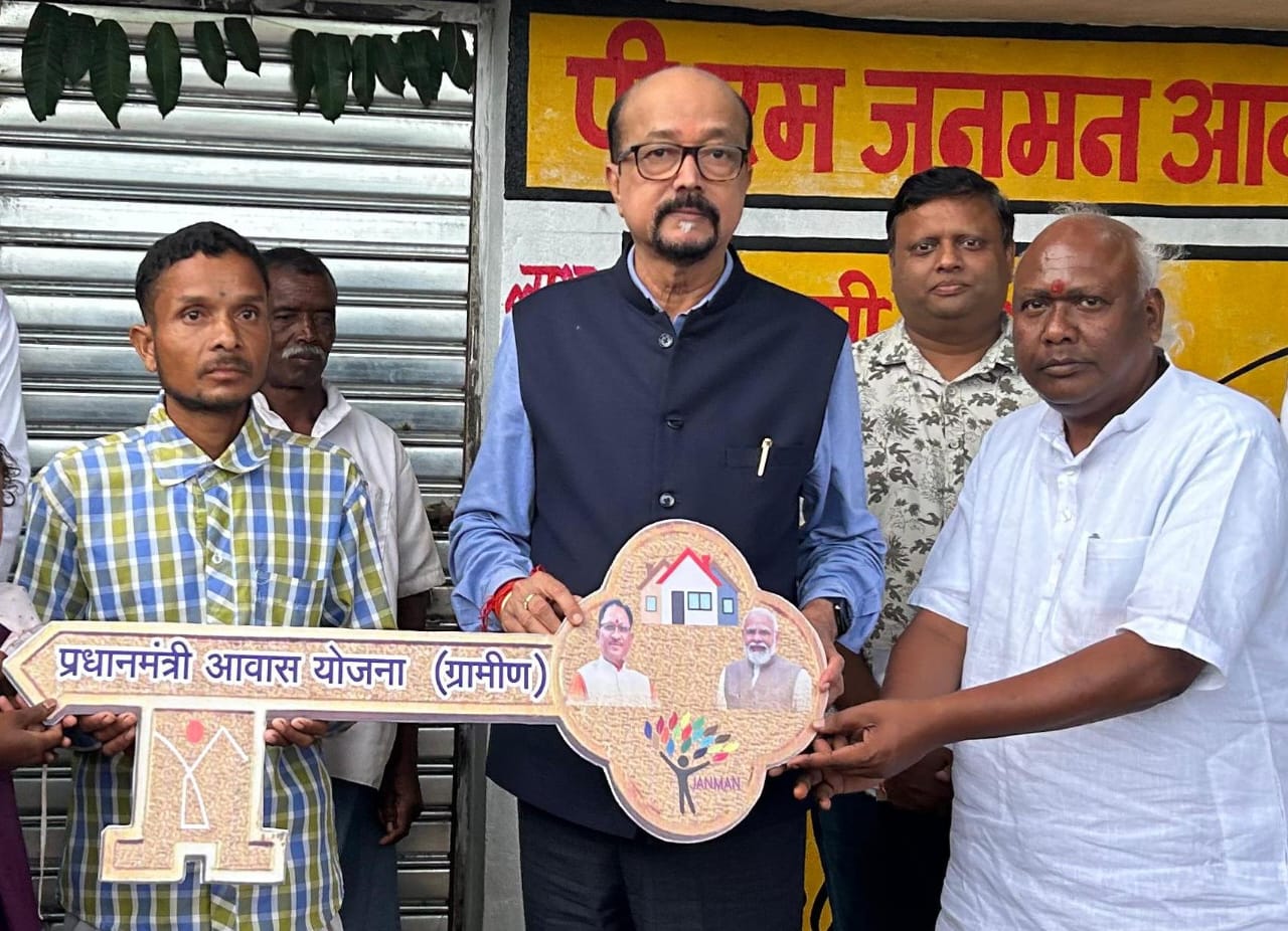 पहाड़ी कोरवा जनजातीय परिवारों को मिल रहा सपनों घर पहाड़ी कोरवा जनजातीय परिवारों को मिल रहा सपनों घर