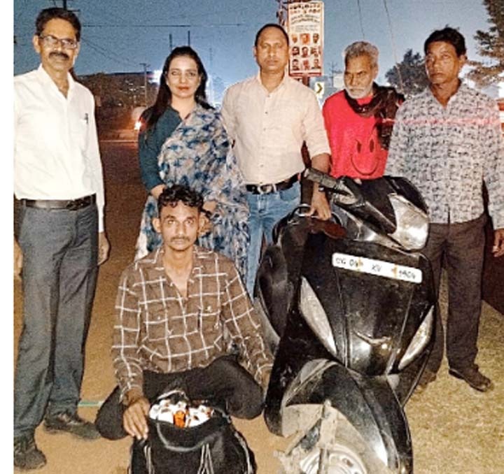 अवैध शराब: एक आरोपी गिरफ्तार, 12.6 बल्क लीटर मदिरा जप्त अवैध शराब: एक आरोपी गिरफ्तार, 12.6 बल्क लीटर मदिरा जप्त