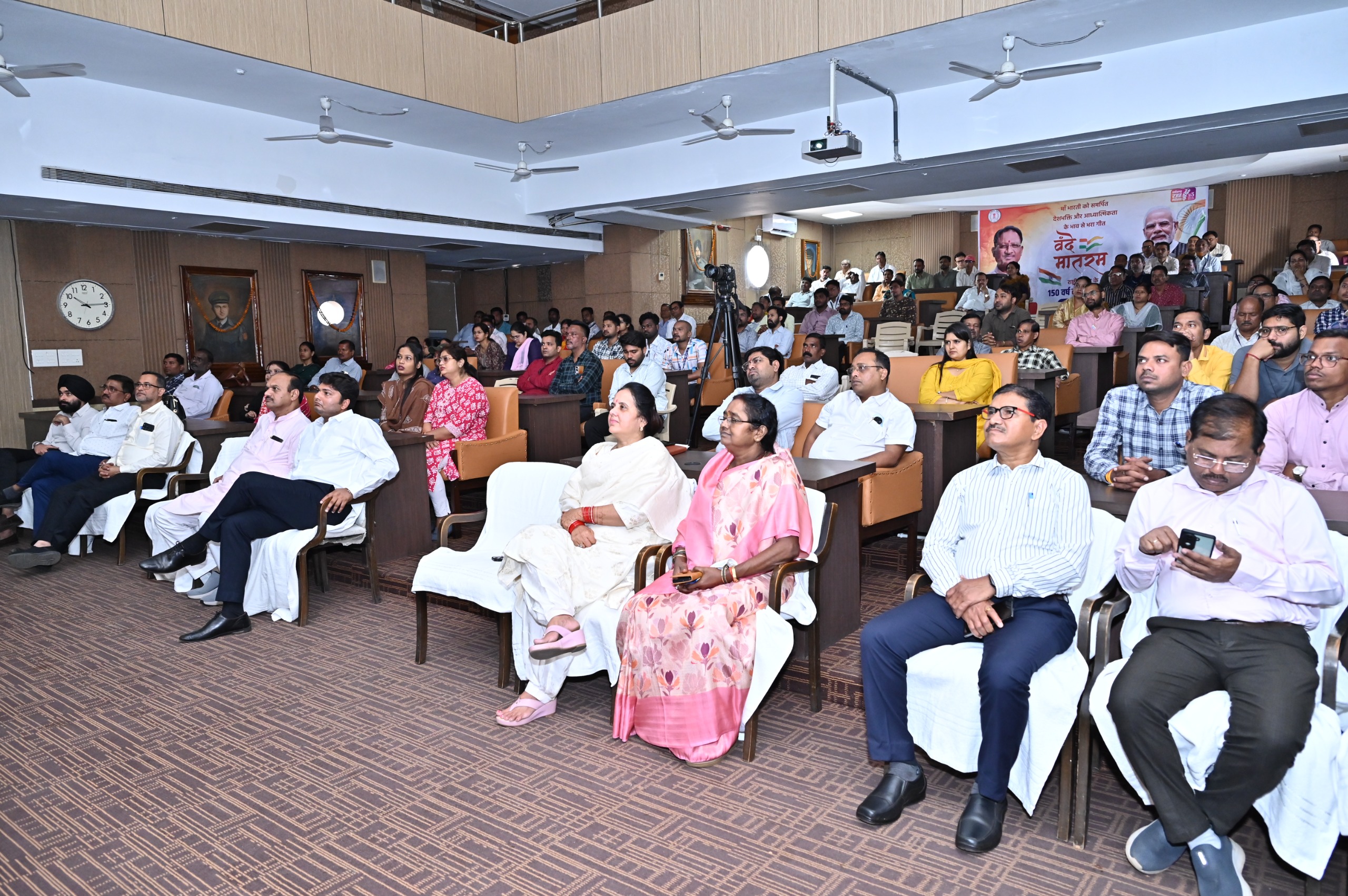 वन्देमातरम 150 वीं वर्षगांठ : प्रधानमंत्री के उदबोधन को महापौर मीनल चौबे, सभापति सूर्यकान्त राठौड़, आयुक्त विश्वदीप ने लाइव सुना वन्देमातरम 150 वीं वर्षगांठ : प्रधानमंत्री के उदबोधन को महापौर मीनल चौबे, सभापति सूर्यकान्त राठौड़, आयुक्त विश्वदीप ने लाइव सुना