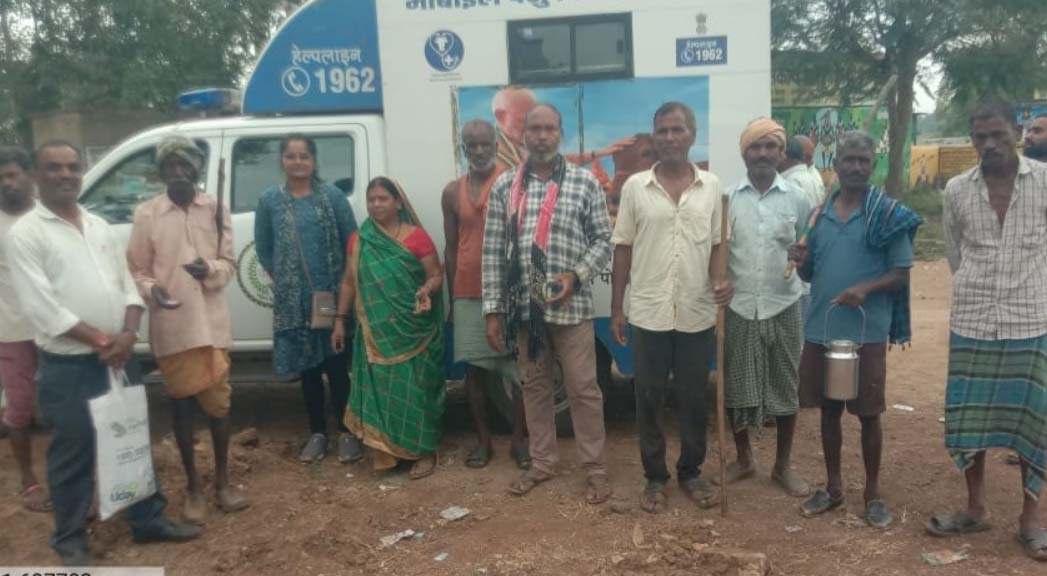 मोबाइल वेटनरी यूनिट से गांव -गांव में पशुओं का उपचार मोबाइल वेटनरी यूनिट से गांव -गांव में पशुओं का उपचार