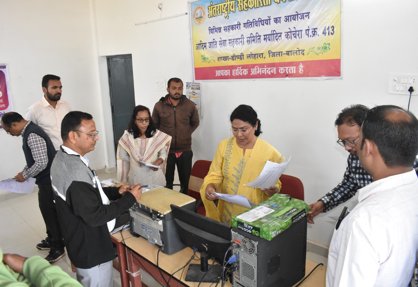 कलेक्टर श्रीमती मिश्रा ने बालोद एवं डौण्डीलोहारा विकासखण्ड के विभिन्न धान खरीदी केन्द्रों में पहुँचकर लिया व्यवस्थाओं का जायजा कलेक्टर श्रीमती मिश्रा ने बालोद एवं डौण्डीलोहारा विकासखण्ड के विभिन्न धान खरीदी केन्द्रों में पहुँचकर लिया व्यवस्थाओं का जायजा