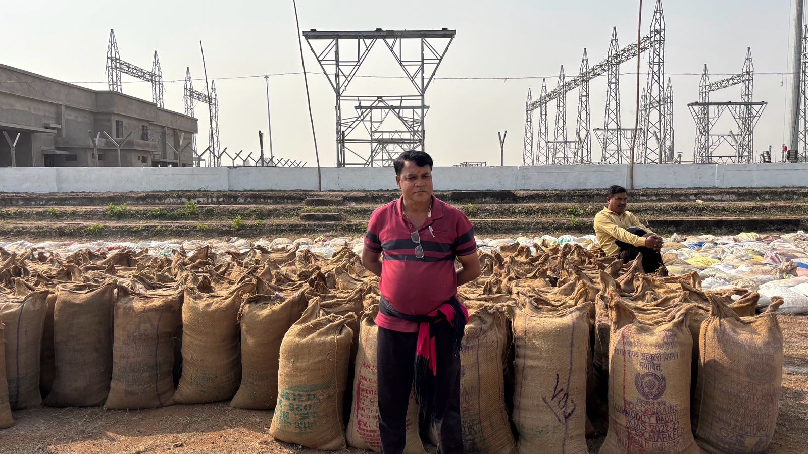 धान खरीदी प्रक्रिया में तकनीकी पहल और बुनियादी सुधार से खुश हुए किसान श्री गौकरण साहू धान खरीदी प्रक्रिया में तकनीकी पहल और बुनियादी सुधार से खुश हुए किसान श्री गौकरण साहू