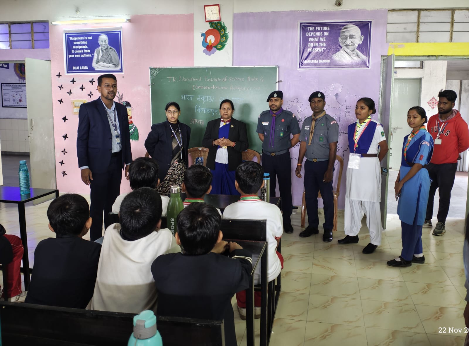 जेके नेशनल स्कूल एवं जेके ग्रुप ऑफ इंस्टीट्यूट में स्काउट-गाइड तथा रोवर्स-रेंजर्स दल का गठन जेके नेशनल स्कूल एवं जेके ग्रुप ऑफ इंस्टीट्यूट में स्काउट-गाइड तथा रोवर्स-रेंजर्स दल का गठन