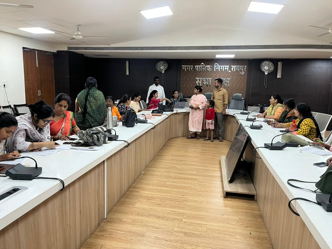 पीएम स्वनिधि संकल्प अभियान शिविर रायपुर नगर निगम में लगातार दिनांक 2 दिसम्बर तक आयोजित पीएम स्वनिधि संकल्प अभियान शिविर रायपुर नगर निगम में लगातार दिनांक 2 दिसम्बर तक आयोजित