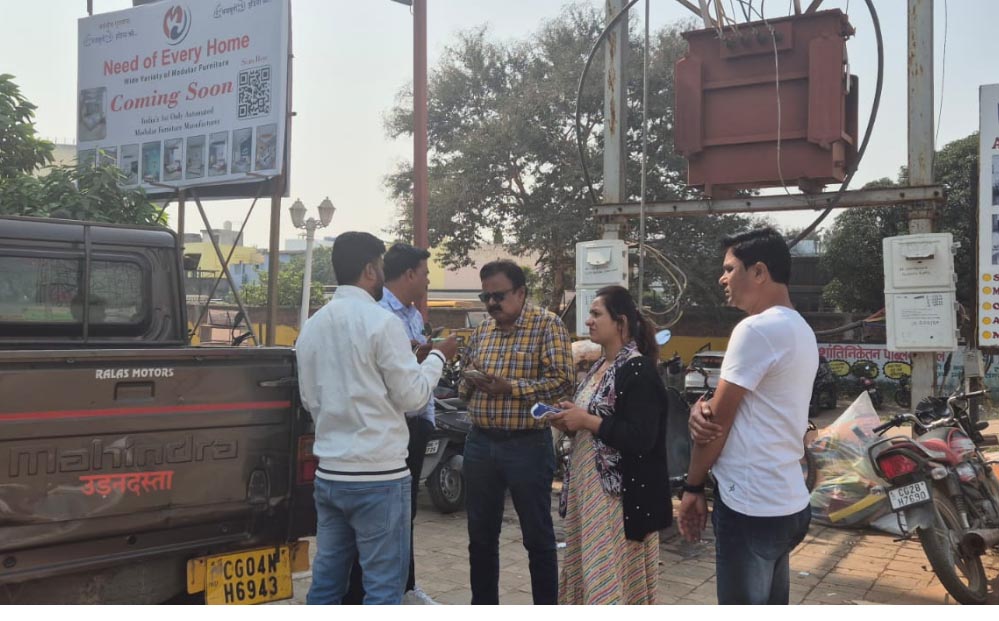 निगम ने सड़क पर गन्दगी फैलाने पर लवकुश फर्नीचर पर 2000 रूपये का किया जुर्माना निगम ने सड़क पर गन्दगी फैलाने पर लवकुश फर्नीचर पर 2000 रूपये का किया जुर्माना