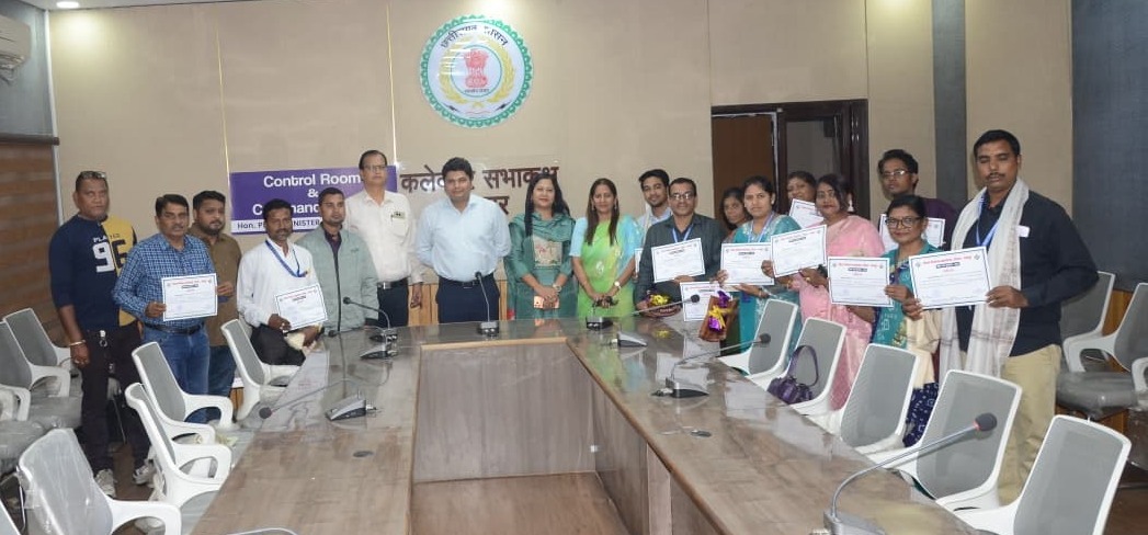 विशेष गहन पुनरीक्षण अभियान में उत्कृष्ट प्रदर्शन के लिए 11 बीएलओ हुए सम्मानित विशेष गहन पुनरीक्षण अभियान में उत्कृष्ट प्रदर्शन के लिए 11 बीएलओ हुए सम्मानित