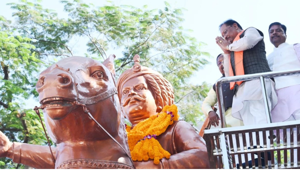 मुख्यमंत्री ने जयस्तंभ चौक में किया शहीद वीर नारायण सिंह के त्याग और संघर्ष का स्मरण मुख्यमंत्री ने जयस्तंभ चौक में किया शहीद वीर नारायण सिंह के त्याग और संघर्ष का स्मरण
