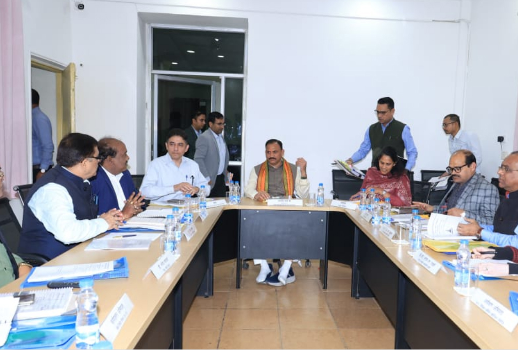 स्वास्थ्य मंत्री की अध्यक्षता में आयुर्वेद महाविद्यालय रायपुर के स्वशासी कार्यकारिणी समिति की बैठक संपन्न स्वास्थ्य मंत्री की अध्यक्षता में आयुर्वेद महाविद्यालय रायपुर के स्वशासी कार्यकारिणी समिति की बैठक संपन्न