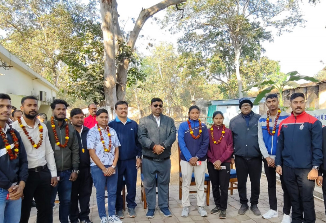 चयनित अग्निवीरों एवं अभ्यर्थियों का शिक्षा मंत्री गजेन्द्र यादव ने किया सम्मान चयनित अग्निवीरों एवं अभ्यर्थियों का शिक्षा मंत्री गजेन्द्र यादव ने किया सम्मान