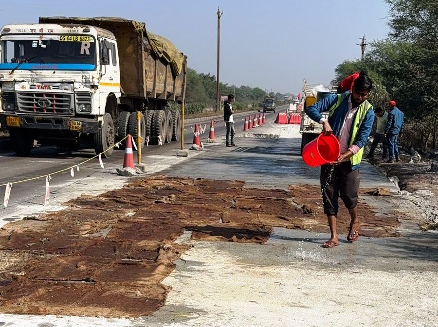 रायपुर-बिलासपुर हाइवे : ब्लैक स्पॉट्स में अंडरपास और सर्विस लेन निर्माण, हाइवे को मवेशीरहित बनाने की कोशिश रायपुर-बिलासपुर हाइवे : ब्लैक स्पॉट्स में अंडरपास और सर्विस लेन निर्माण, हाइवे को मवेशीरहित बनाने की कोशिश