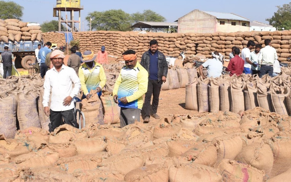 राजनांदगांव जिले में धान की खरीदी अभियान से किसानों में हर्ष व्याप्त राजनांदगांव जिले में धान की खरीदी अभियान से किसानों में हर्ष व्याप्त