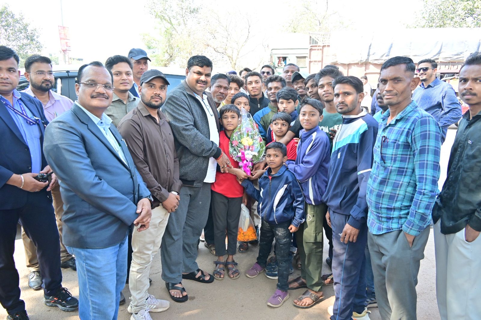 कबड्डी खेलने मिला मेट, बच्चों ने कहा – थैंक यू मंत्री जी कबड्डी खेलने मिला मेट, बच्चों ने कहा – थैंक यू मंत्री जी