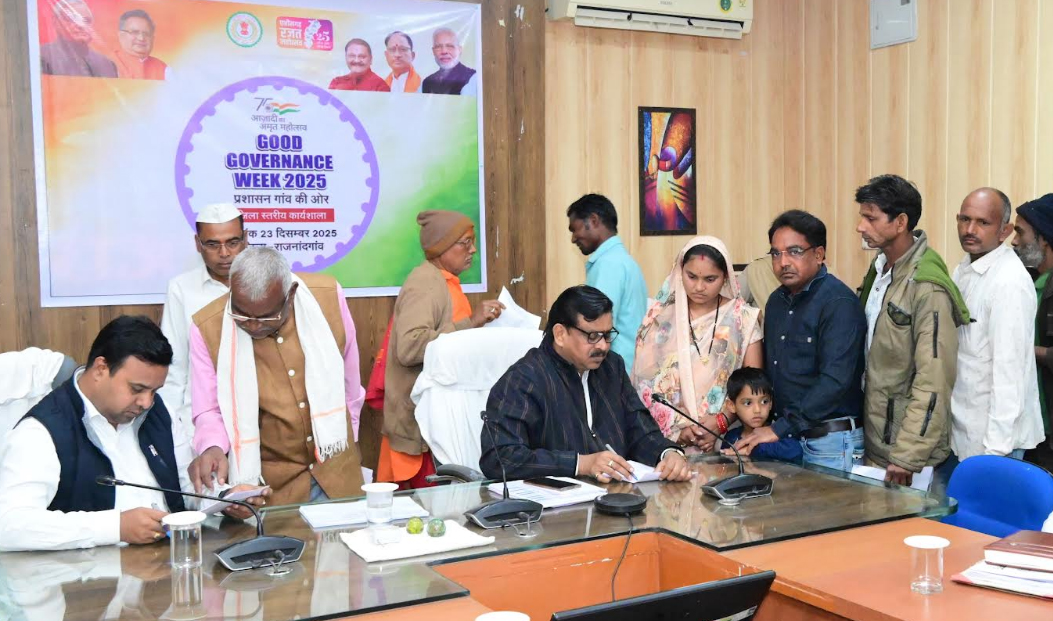 अपर कलेक्टर ने जनदर्शन में सुनी जनसामान्य की समस्याएं अपर कलेक्टर ने जनदर्शन में सुनी जनसामान्य की समस्याएं