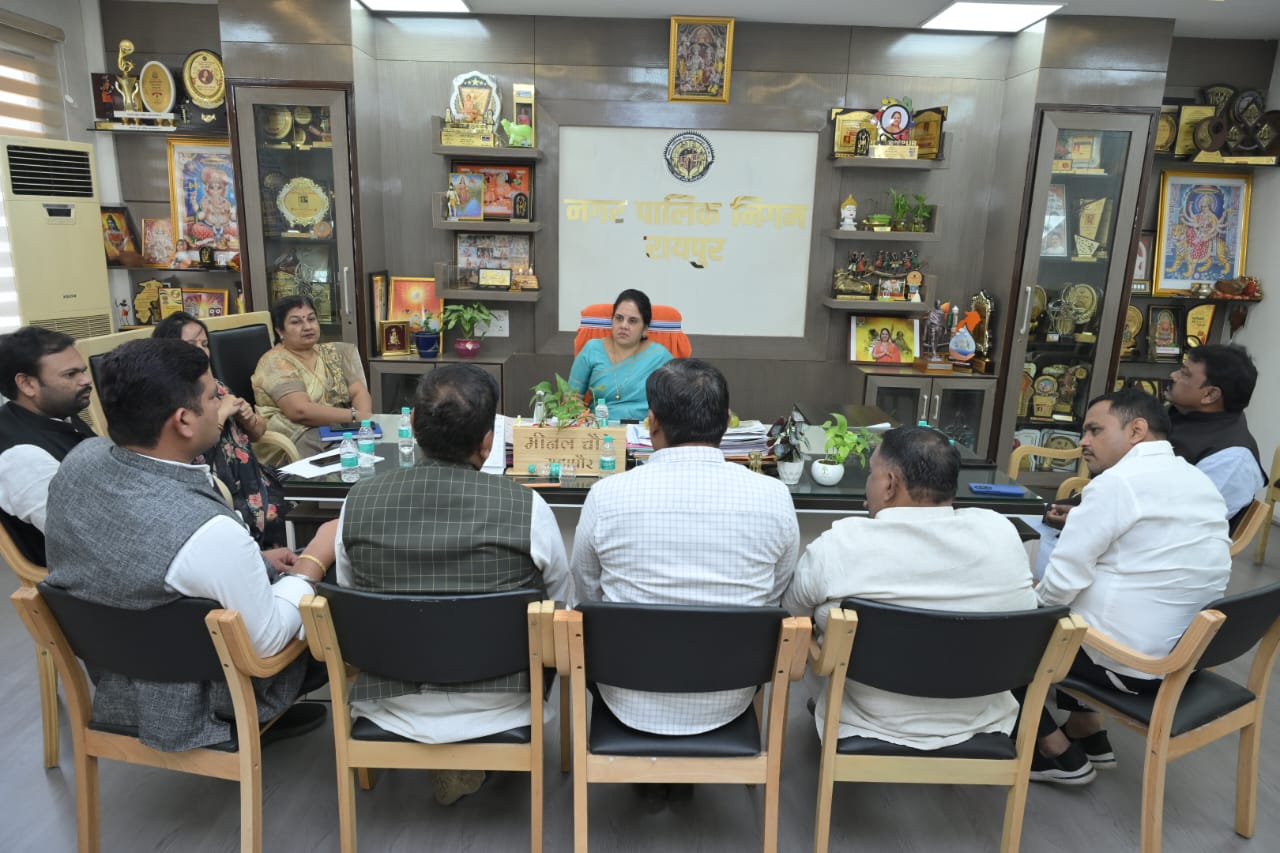महापौर ने ली सभी 10 जोन अध्यक्षो की समीक्षा बैठक की महापौर ने ली सभी 10 जोन अध्यक्षो की समीक्षा बैठक की