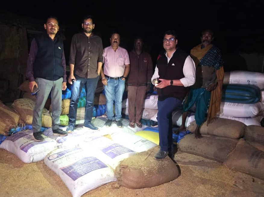 सरायपाली विकासखण्ड अंतर्गत तीन प्रकरणों में 1224 कट्टा अवैध धान एवं ट्रैक्टर जप्त सरायपाली विकासखण्ड अंतर्गत तीन प्रकरणों में 1224 कट्टा अवैध धान एवं ट्रैक्टर जप्त