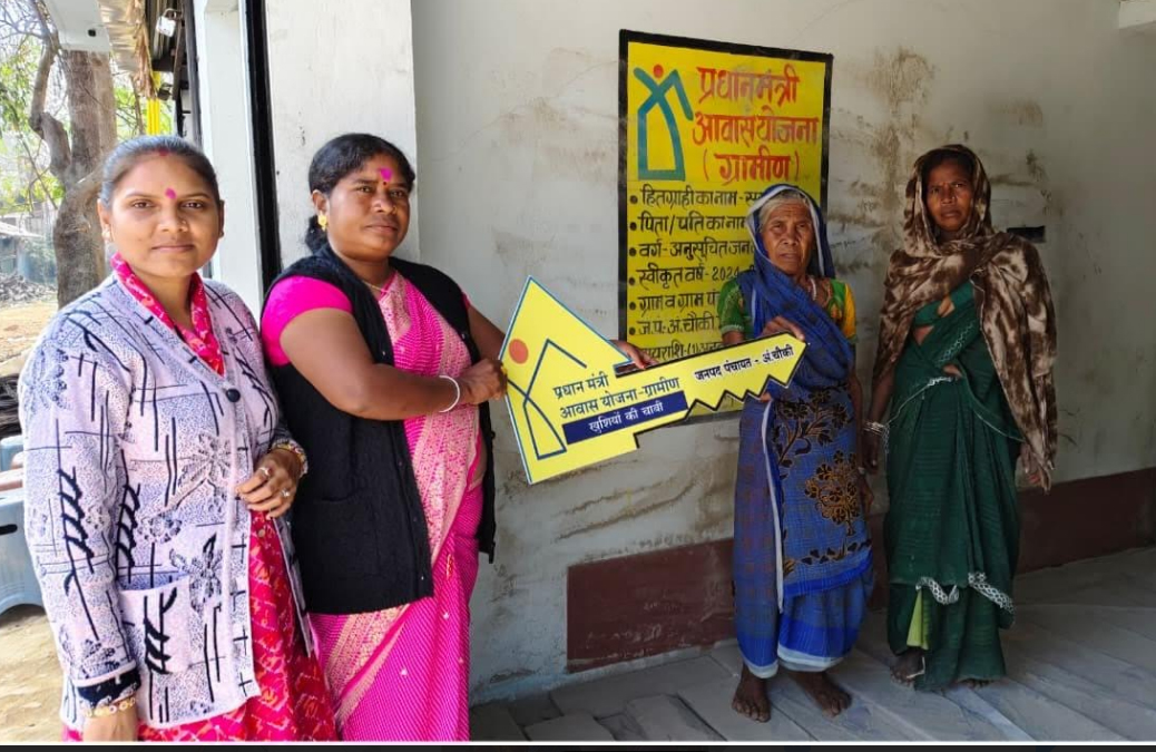 सुशासन सप्ताह के तहत जिले में 718 से अधिक प्रधानमंत्री आवासों में एक साथ गृह प्रवेश सुशासन सप्ताह के तहत जिले में 718 से अधिक प्रधानमंत्री आवासों में एक साथ गृह प्रवेश