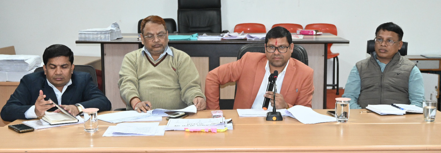 भिलाई निगम आयुक्त ने ली अधिकारियों की विशेष बैठक, नए साल में शहरवासियों को मिलेंगी कई सौगातें भिलाई निगम आयुक्त ने ली अधिकारियों की विशेष बैठक, नए साल में शहरवासियों को मिलेंगी कई सौगातें