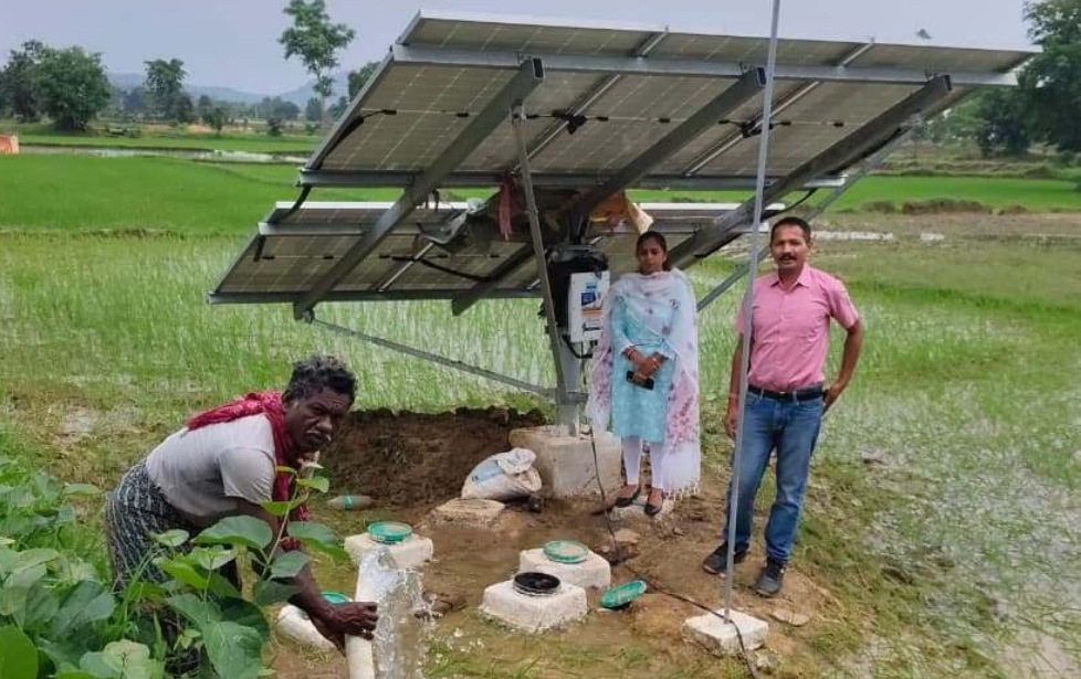 जल जीवन मिशन, सोलर हाई मास्ट, सौर सुजला एवं सोलर पावर प्लांट योजनाओं से ग्रामीण एवं शहरी क्षेत्रों में बुनियादी सुविधाओं का हो रहा विस्तार जल जीवन मिशन, सोलर हाई मास्ट, सौर सुजला एवं सोलर पावर प्लांट योजनाओं से ग्रामीण एवं शहरी क्षेत्रों में बुनियादी सुविधाओं का हो रहा विस्तार