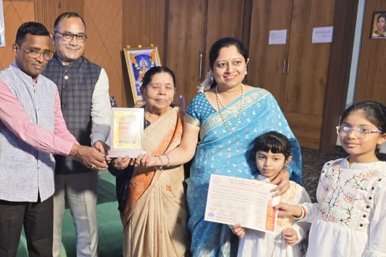 विदेशों में भी खोलें जाएं मराठी साहित्यिक स्पर्धाओं के परीक्षा केंद्र: अमीन विदेशों में भी खोलें जाएं मराठी साहित्यिक स्पर्धाओं के परीक्षा केंद्र: अमीन