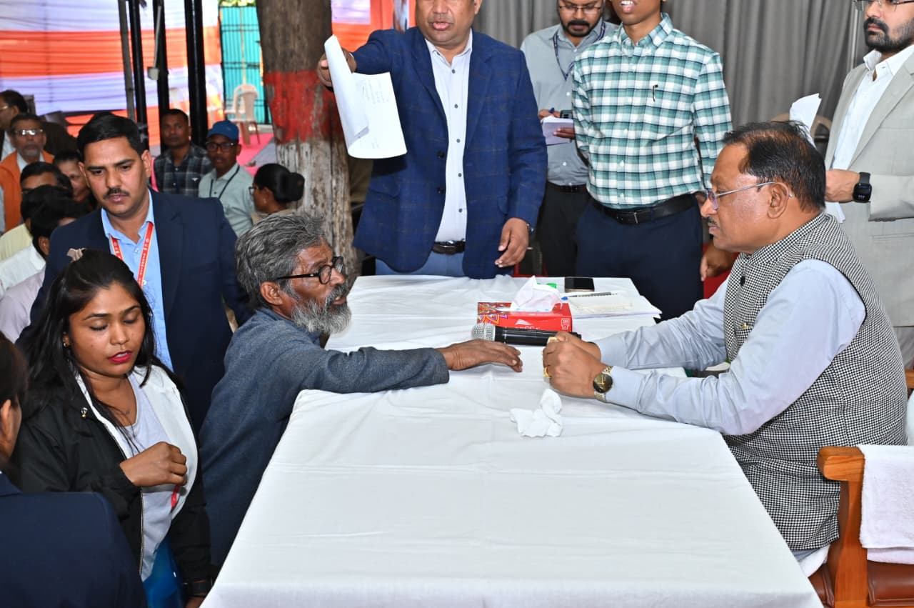 60 वर्षीय अविवाहित श्रमिक श्री हनुमंत राव का नहीं बना था राशन कार्ड 60 वर्षीय अविवाहित श्रमिक श्री हनुमंत राव का नहीं बना था राशन कार्ड