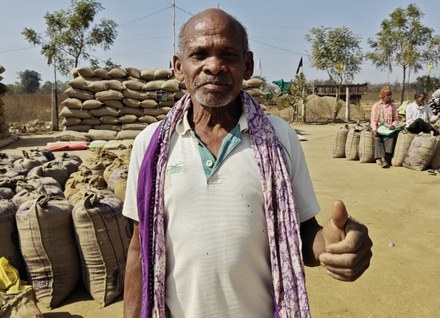 शासन की सरकार में मिल रहा किसानों को हक और सम्मान, सुव्यवस्थित केंद्रों में धान बेचकर खिले किसानों के चेहरे शासन की सरकार में मिल रहा किसानों को हक और सम्मान, सुव्यवस्थित केंद्रों में धान बेचकर खिले किसानों के चेहरे