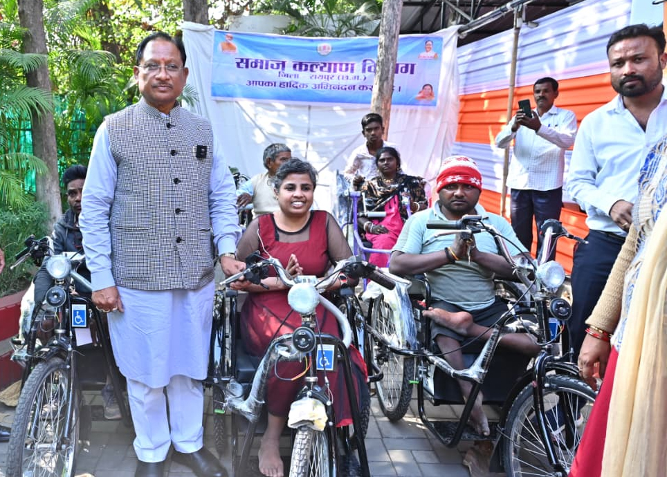 मुख्यमंत्री जनदर्शन में दिव्यांगजनों को मिली राहत मुख्यमंत्री जनदर्शन में दिव्यांगजनों को मिली राहत