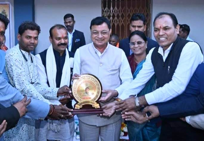 कैबिनेट मंत्री श्री देवांगन धीवर समाज के नववर्ष एवं पारिवारिक मिलन समारोह में हुए शामिल कैबिनेट मंत्री श्री देवांगन धीवर समाज के नववर्ष एवं पारिवारिक मिलन समारोह में हुए शामिल