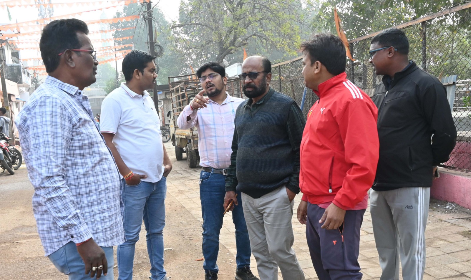 जोन 4 आयुक्त ने खुर्सीपार क्षेत्र का किया निरीक्षण जोन 4 आयुक्त ने खुर्सीपार क्षेत्र का किया निरीक्षण