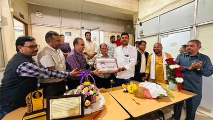 नगर निगम सहायक अभियंता वर्मा 41 सालसेवा देकर सेवानिवृत्ति पर किये गये सम्मानित नगर निगम सहायक अभियंता वर्मा 41 सालसेवा देकर सेवानिवृत्ति पर किये गये सम्मानित