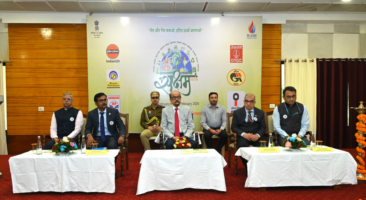 सतत् विकास के लिए प्रकृति के साथ संतुलन आवश्यक - श्री डेका सतत् विकास के लिए प्रकृति के साथ संतुलन आवश्यक - श्री डेका