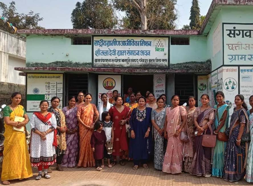 आरएलएम के 43 मास्टर ट्रेनर्स बस्तर रवाना आरएलएम के 43 मास्टर ट्रेनर्स बस्तर रवाना