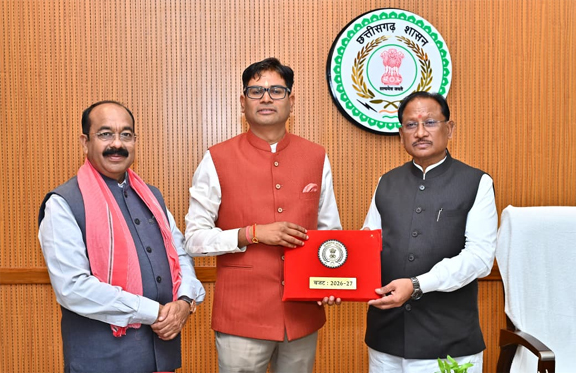 मुख्यमंत्री से विधानसभा परिसर स्थित उनके कक्ष में वित्त मंत्री चौधरी ने वित्तीय वर्ष 2026-27 का बजट प्रस्तुत करने से पूर्व मुलाकात की मुख्यमंत्री से विधानसभा परिसर स्थित उनके कक्ष में वित्त मंत्री चौधरी ने वित्तीय वर्ष 2026-27 का बजट प्रस्तुत करने से पूर्व मुलाकात की