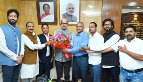 राज्यपाल श्री डेका से अखिल भारतीय कुर्मी क्षत्रिय महासभा के प्रदेश अध्यक्ष ने भेंट की राज्यपाल श्री डेका से अखिल भारतीय कुर्मी क्षत्रिय महासभा के प्रदेश अध्यक्ष ने भेंट की