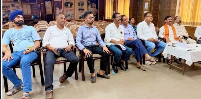 भाजपा कार्यालय में छत्तीसगढ़ बजट 2026-27 का सीधा प्रसारण देखा गया भाजपा कार्यालय में छत्तीसगढ़ बजट 2026-27 का सीधा प्रसारण देखा गया