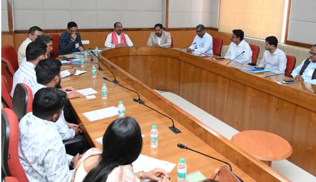 स्वच्छ और सुरक्षित पेयजल उपलब्ध कराने लोक स्वास्थ्य यांत्रिकी विभाग प्रतिबद्ध - अरुण साव स्वच्छ और सुरक्षित पेयजल उपलब्ध कराने लोक स्वास्थ्य यांत्रिकी विभाग प्रतिबद्ध - अरुण साव