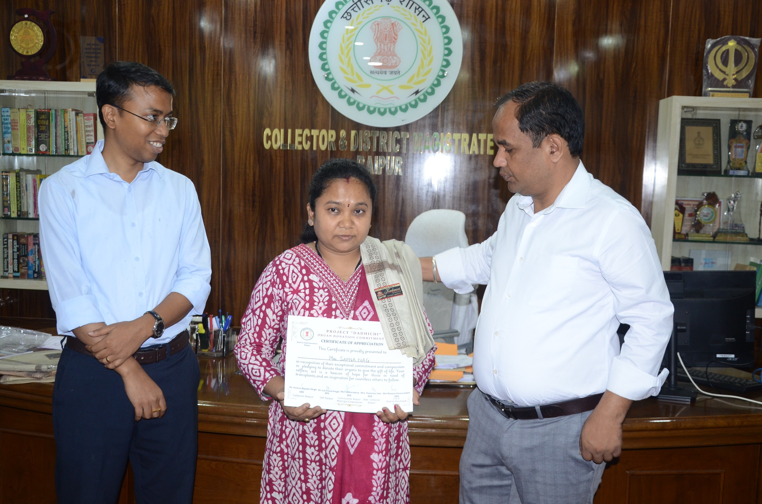 प्रोजेक्ट दधीचि से जुड़कर पशु चिकित्सा कर्मी ने लिया अंगदान का संकल्प, कलेक्टर ने किया सम्मानित प्रोजेक्ट दधीचि से जुड़कर पशु चिकित्सा कर्मी ने लिया अंगदान का संकल्प, कलेक्टर ने किया सम्मानित